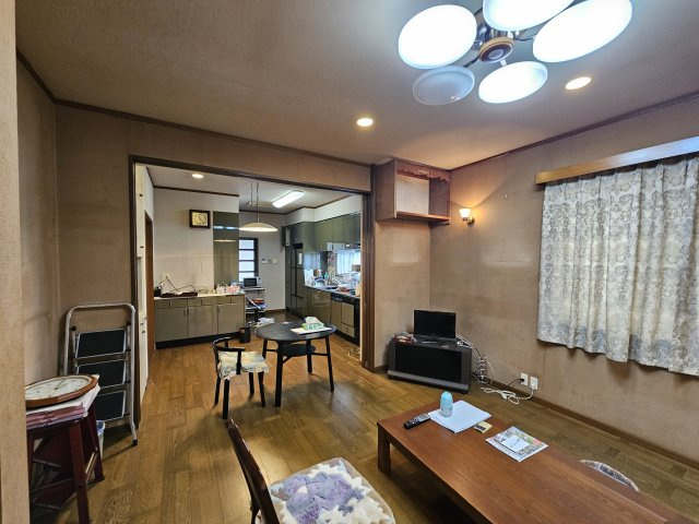 筑西市甲中古戸建の居間・リビング