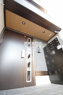 【エントランス】 | クロエ橋本 | オートロック付きで安心♪便利な宅配ボックス完備