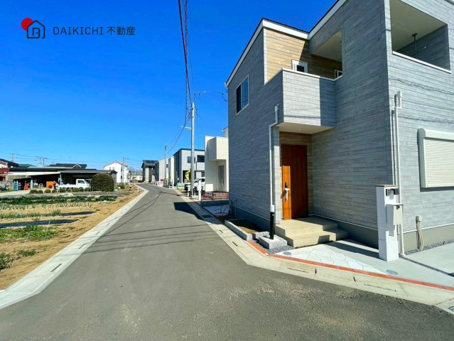 【前面道路含む現地写真】 | 鴻巣市松原9期　ピュアガーデン　新築戸建　全11棟　1号棟