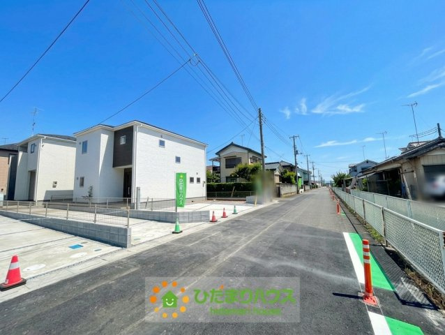 幸手西　新築一戸建て　01　リーブルファインの前面道路含む現地写真