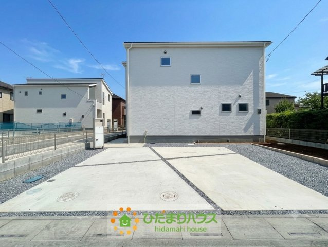 幸手西　新築一戸建て　01　リーブルファインの駐車場