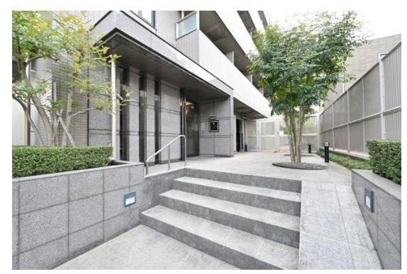 ルーブル練馬参番館のエントランス