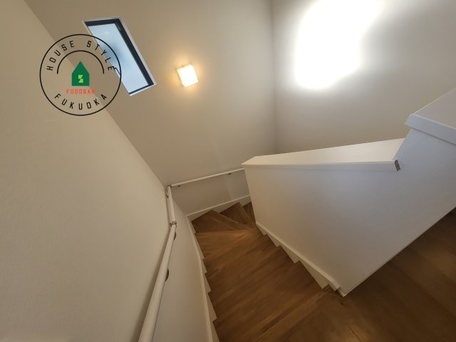 糟屋郡志免町志免1丁目第5-1棟（1号棟）の内観：施工例|階段からも明るい光が入ります。採光や通風も階段の重要な役割です。