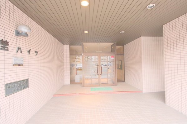 矢埜ハイツのエントランス
