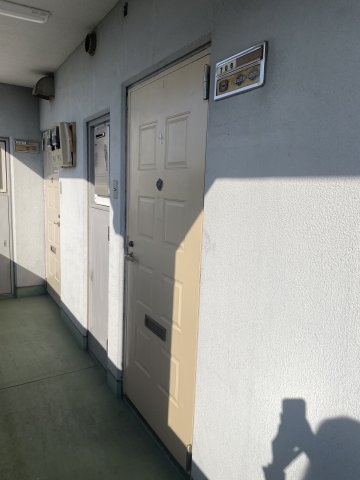 エルコ若松町マンションの玄関