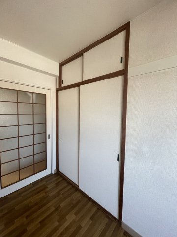 エルコ若松町マンションの洋室