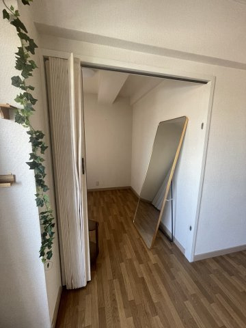 エルコ若松町マンションの洋室