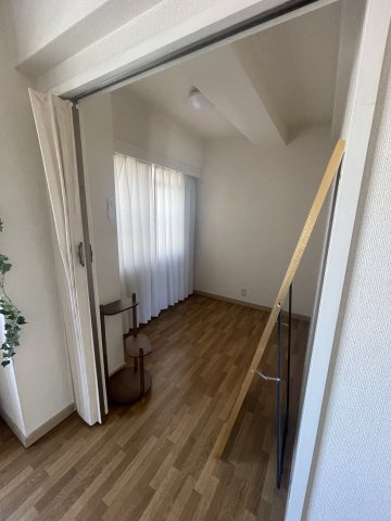 エルコ若松町マンションの洋室