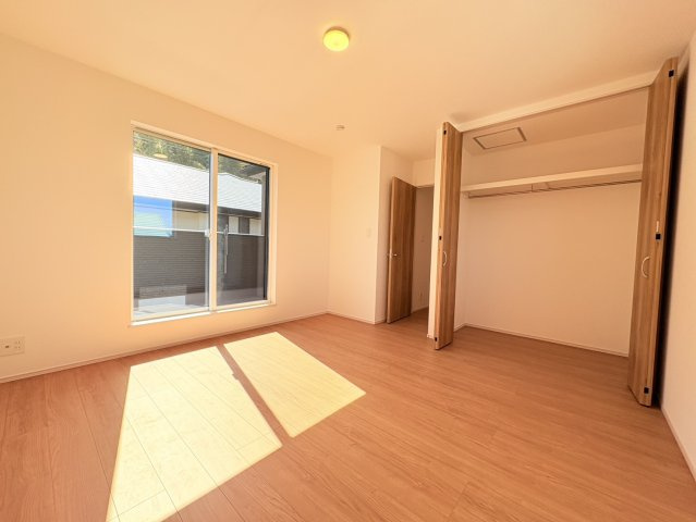 京地4丁目新築一戸建の洋室|使い勝手のいい洋室です