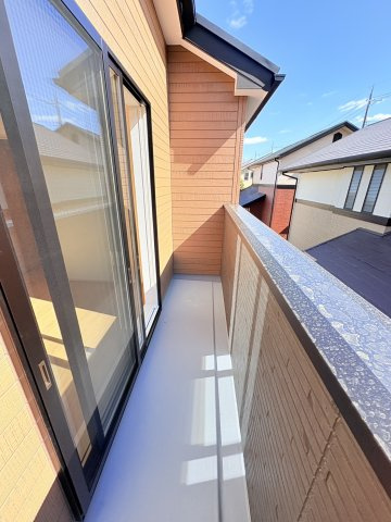京地4丁目新築一戸建のバルコニー|落ち着いた時間を過ごせるバルコニーです