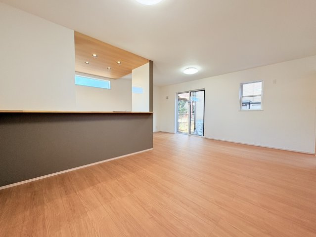 京地4丁目新築一戸建の居間・リビング