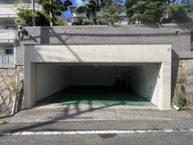 神戸市長田区片山町5丁目　中古戸建ての駐車場|駐車場に車を止められます