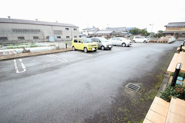 カーサヴェルデの駐車場