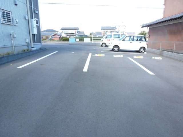 コーポIWAZAKIの駐車場