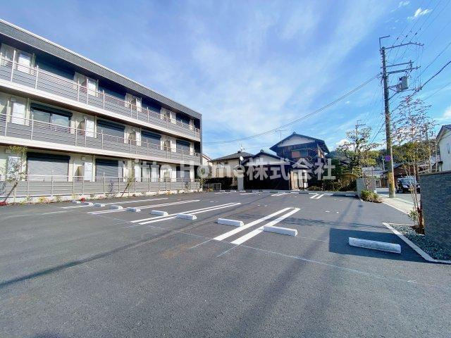 シャーメゾン花木の駐車場|敷地内に駐車場も完備☆彡