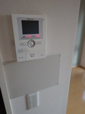 【セキュリティ】 | COZY COURT | TVモニター付きインターホン
※室内写真は空室時に撮影したものです。現況優先。