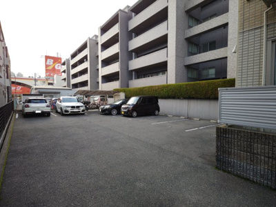 【駐車場】 | COZY COURT | 駐車場総区画数：8区画