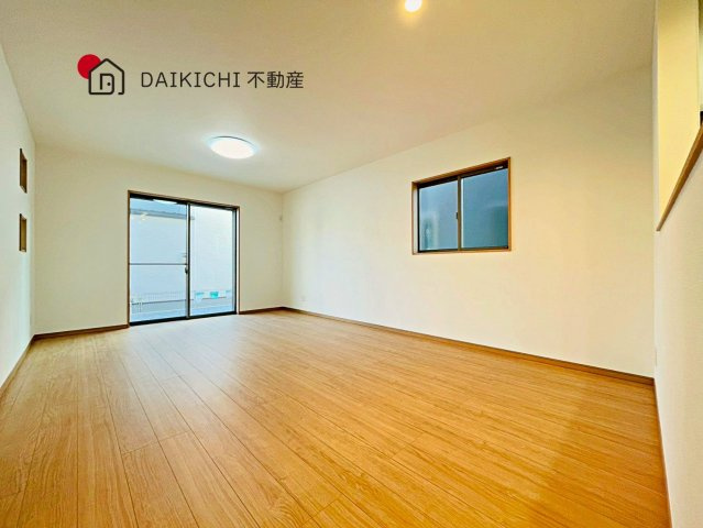 【居間・リビング】 | 久喜市青葉第7期　ワイウッドコート　新築戸建　全3棟　2号棟
