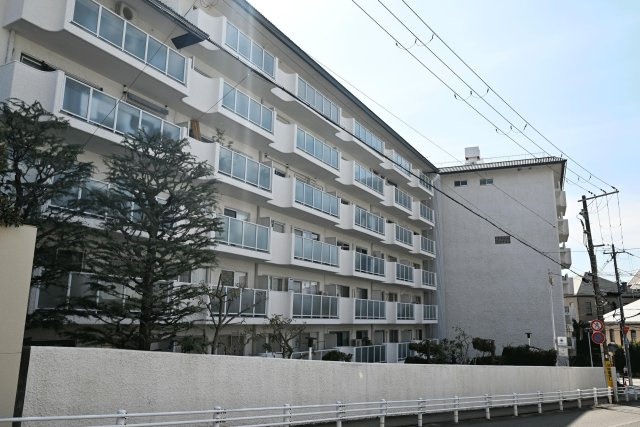 ローズハイツ芦屋の外観|JR東海道本線「芦屋」駅徒歩9分の生活便利な立地の物件です。内覧をご希望の方はお気軽にお問合せ下さい。