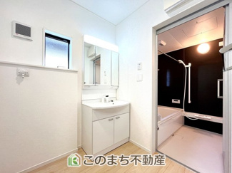 【トイレ】 | CRADLEGARDEN古河市尾崎第1　1号棟 | いつも綺麗に清潔に！シャワー付きトイレです♪
