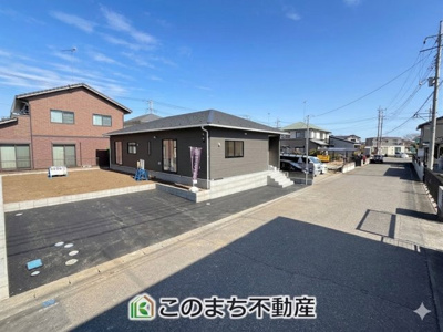 【駐車場】 | CRADLEGARDEN古河市尾崎第1　1号棟 | お車を並列で2台駐車可能です(車種によります)。