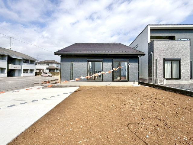 【中古戸建】太田市龍舞町の外観|■外観｜特徴のある個性的な住まいと美しい街並み、そして住みやすい環境を、ぜひ現地でご覧になりませんか。お気軽にお問合せください(^^)