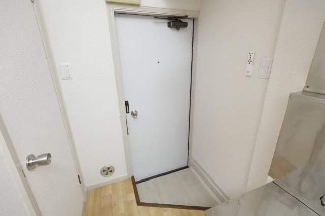 コーポルピナスの玄関