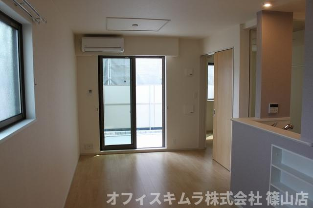 ボヌールメゾン篠山の居間・リビング