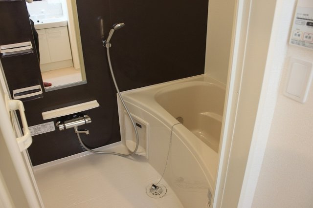 ボヌールメゾン篠山の浴室