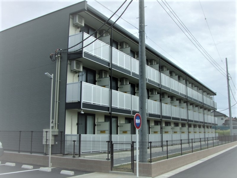 クレストタウンＡのバルコニー|雨が降っても大丈夫。屋根付きのバルコニーです