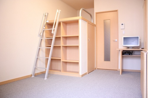 クレストタウンＡの寝室|収納兼ベッドです