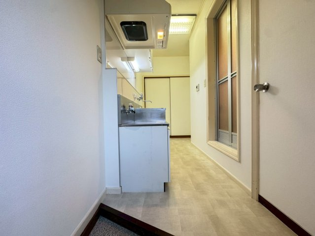 コーポルピナスの玄関