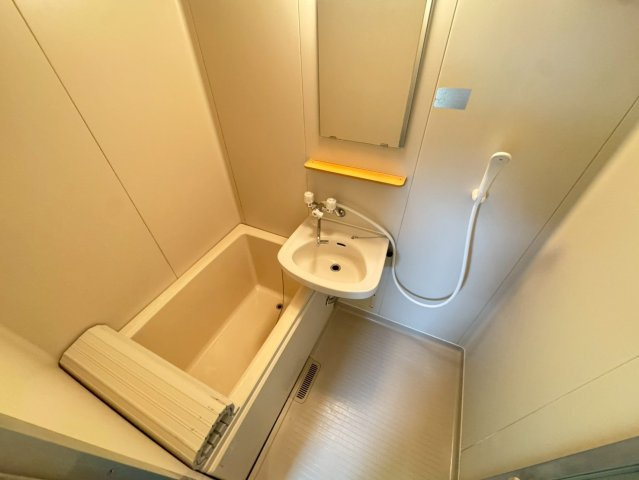 コーポルピナスの浴室