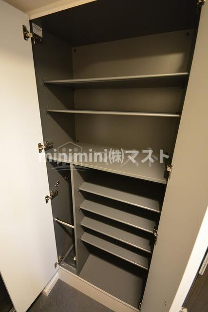 ララプレイス難波ガルテンの収納