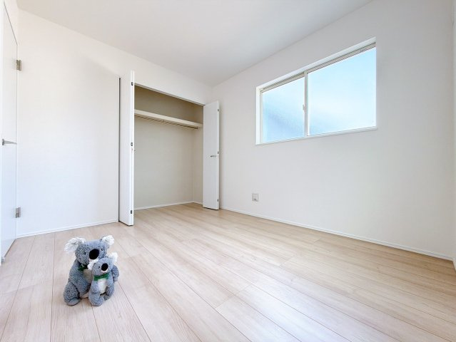 【洋室】 | 高崎市石原町　新築住宅 | 広さはお子様の勉強部屋にも適した広さ！
勉強机や本棚などの家具を置いてもフリースペースも確保することができます。