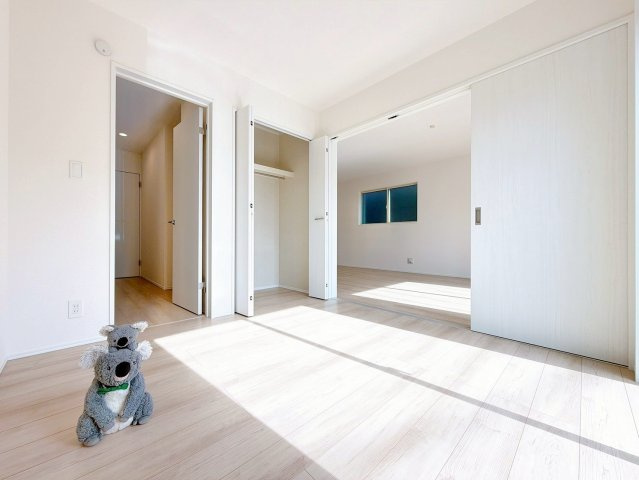 【洋室】 | 高崎市石原町　新築住宅 | LDKに隣接している洋室。お子様を遊ばせたりお昼寝させたりしながら家事を行えます。