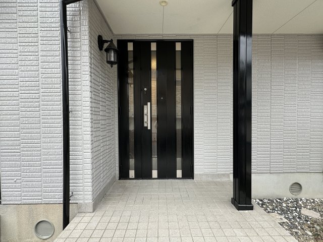 神戸市西区桜が丘中町６丁目戸建の玄関
