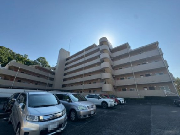 多摩市馬引沢２丁目の賃貸マンションの外観