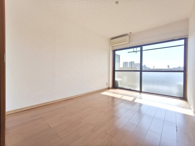 エレガンス竹の塚の洋室|洋室もとっても広い！