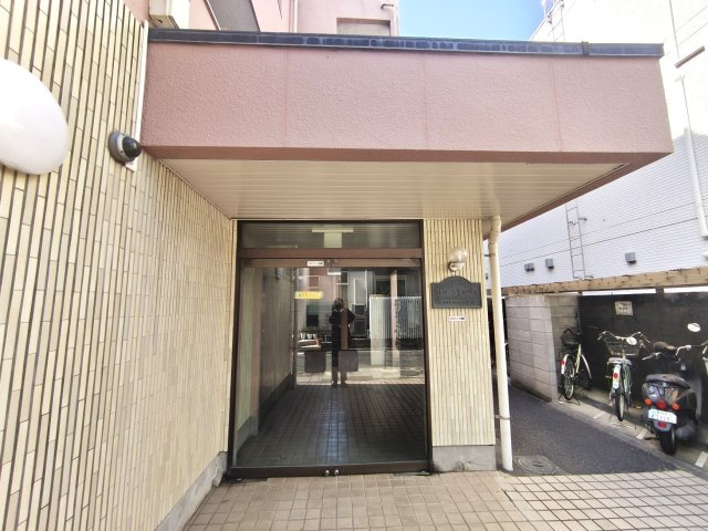 エレガンス竹の塚のエントランス