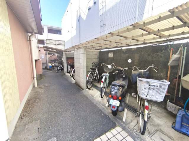 エレガンス竹の塚の駐輪場