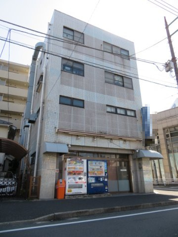 横浜市鶴見区仲通１丁目のビル