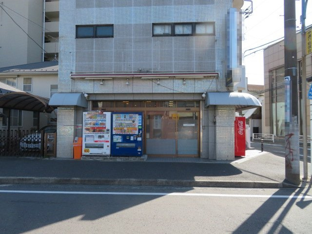 横浜市鶴見区仲通１丁目のビル