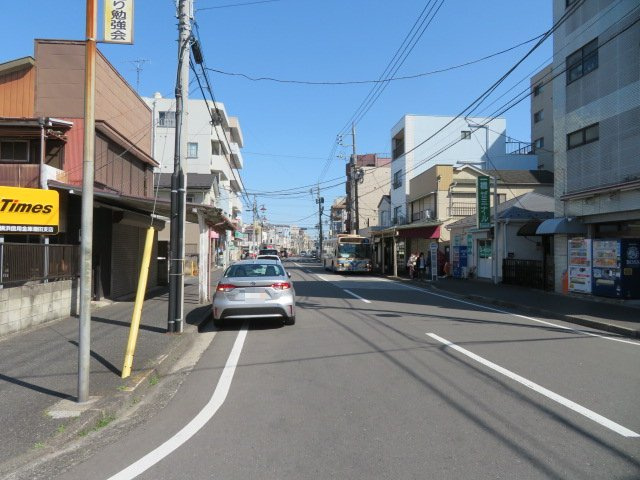 横浜市鶴見区仲通１丁目のビル