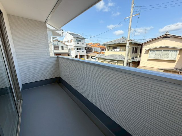 山田車塚町　Ⅲ期１号地のバルコニー|【１号地】
バルコニーから取り入れたお洗濯物はそのままCLに収納できる家事楽同線です。（R8.3撮影）