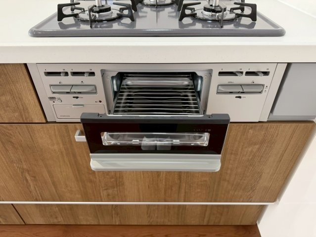 山田車塚町　Ⅲ期１号地のその他|【グリル】
余分な油をカットし、カリッとふっくら焼き上げるグリル！コンロとの併用で時短にも♪