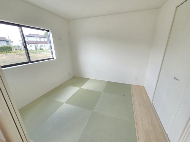 新築　伊勢崎市境米岡第3　1号棟　Cradle Gardenの和室|現地写真　リビング横の和室です。居室、お子様のプレイルーム、客間など様々な使い方ができますね！