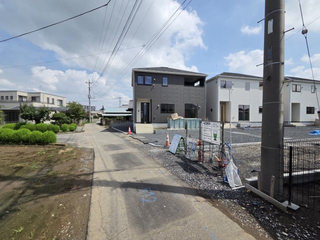 新築　伊勢崎市境米岡第3　1号棟　Cradle Gardenの前面道路含む現地写真|現地写真　西側前面道路幅員約4.0ｍ