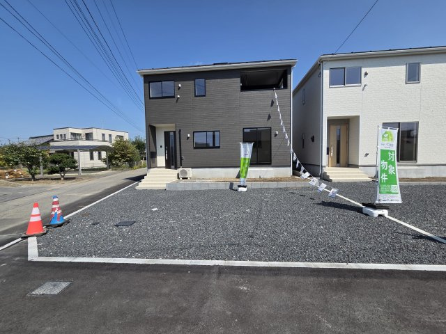 新築　伊勢崎市境米岡第3　1号棟　Cradle Gardenの駐車場|現地写真　駐車は建物南側に並列3台可能です！