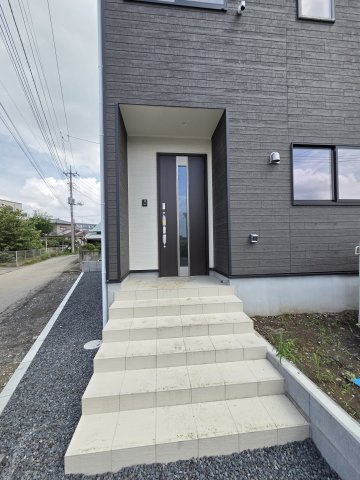 新築　伊勢崎市境米岡第3　1号棟　Cradle Gardenの玄関|現地写真　TVモニタードアホン付きなので防犯面も安心です！